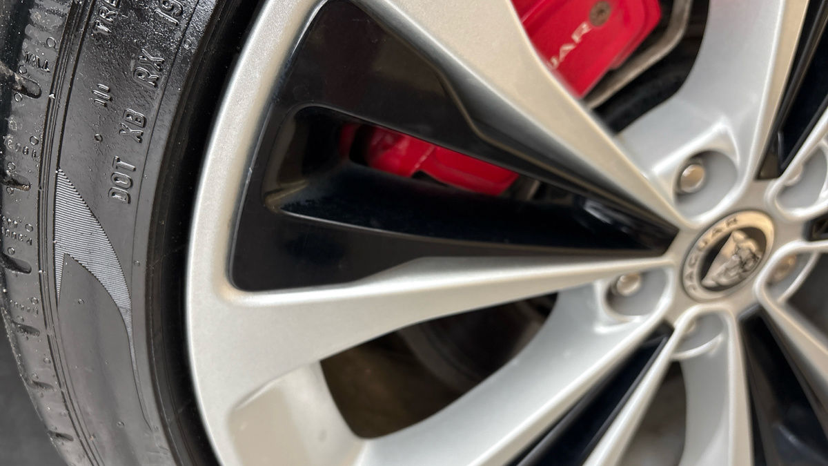 Jaguar XF Image 29