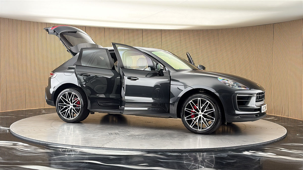 More views of Porsche Macan