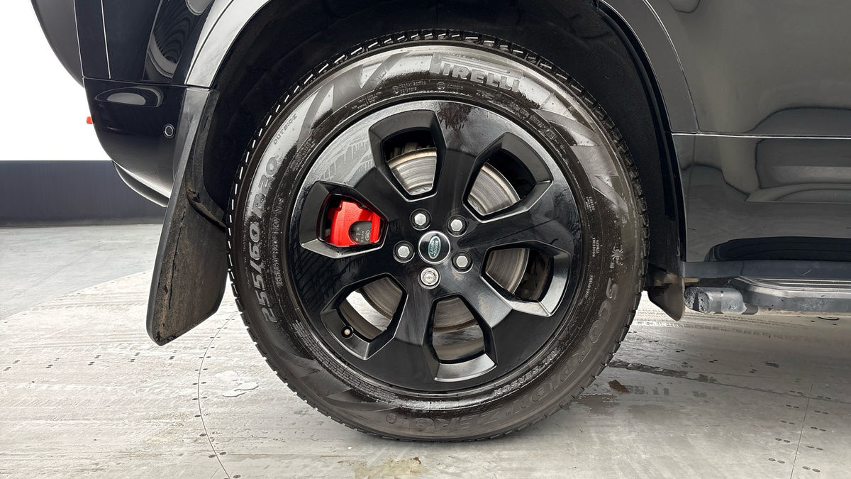 Land Rover Defender 110 Image 10