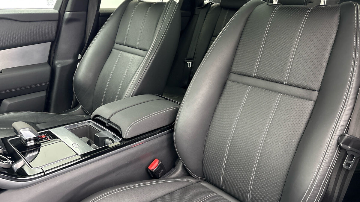 Land Rover Range Rover Velar Image 13