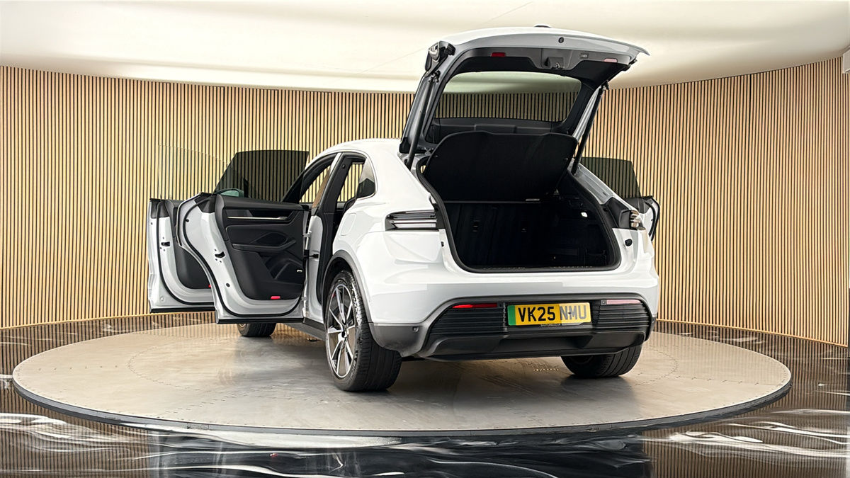 More views of Porsche Macan