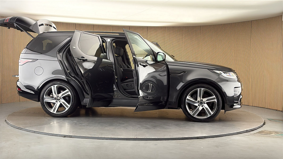 More views of Land Rover Discovery