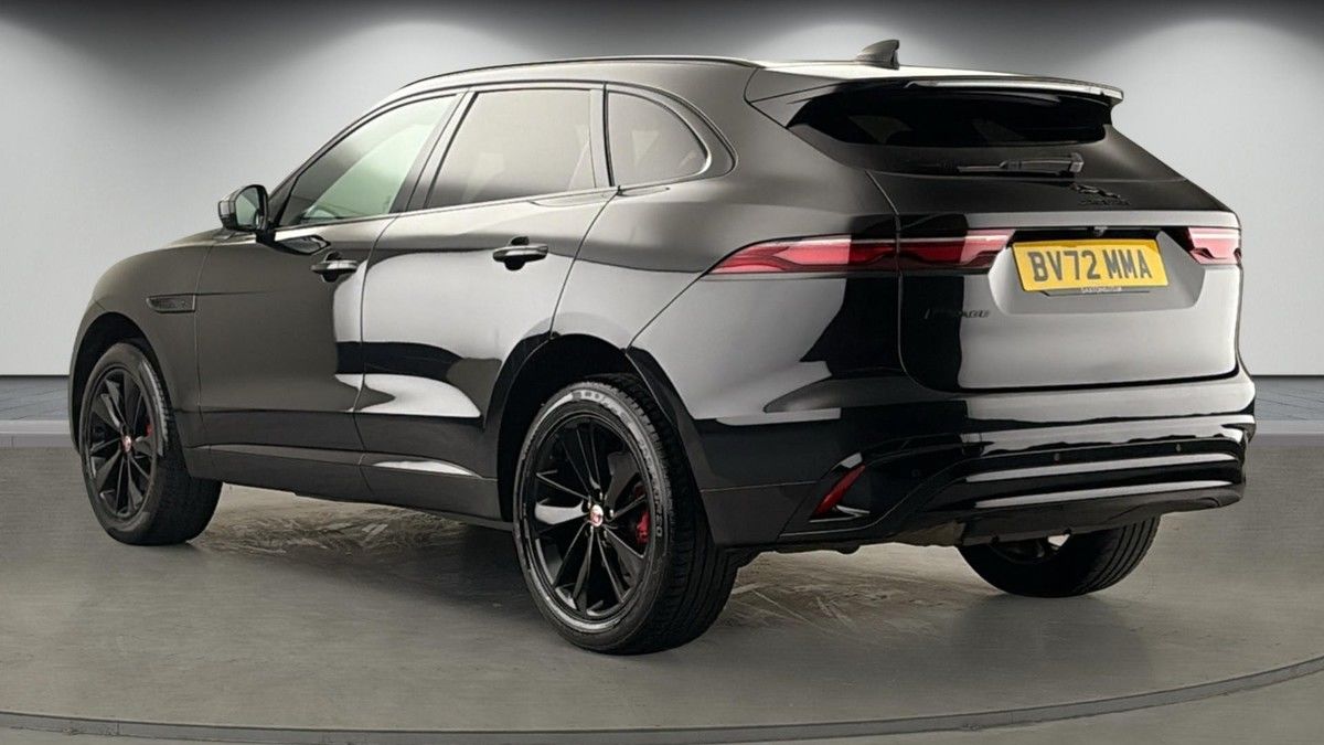 Jaguar F-PACE Image 2