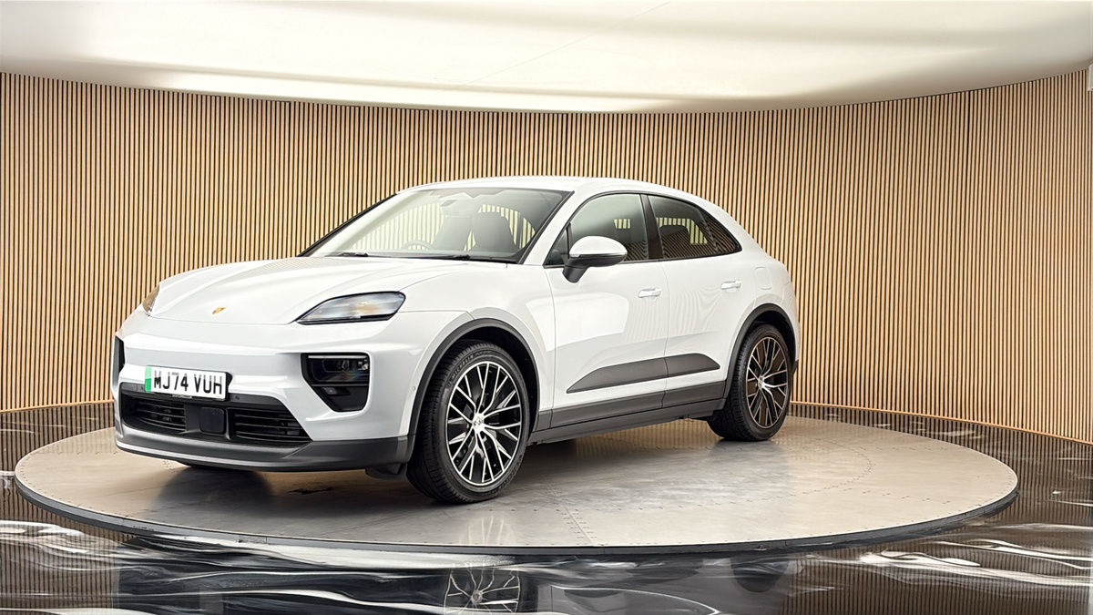 More views of Porsche Macan