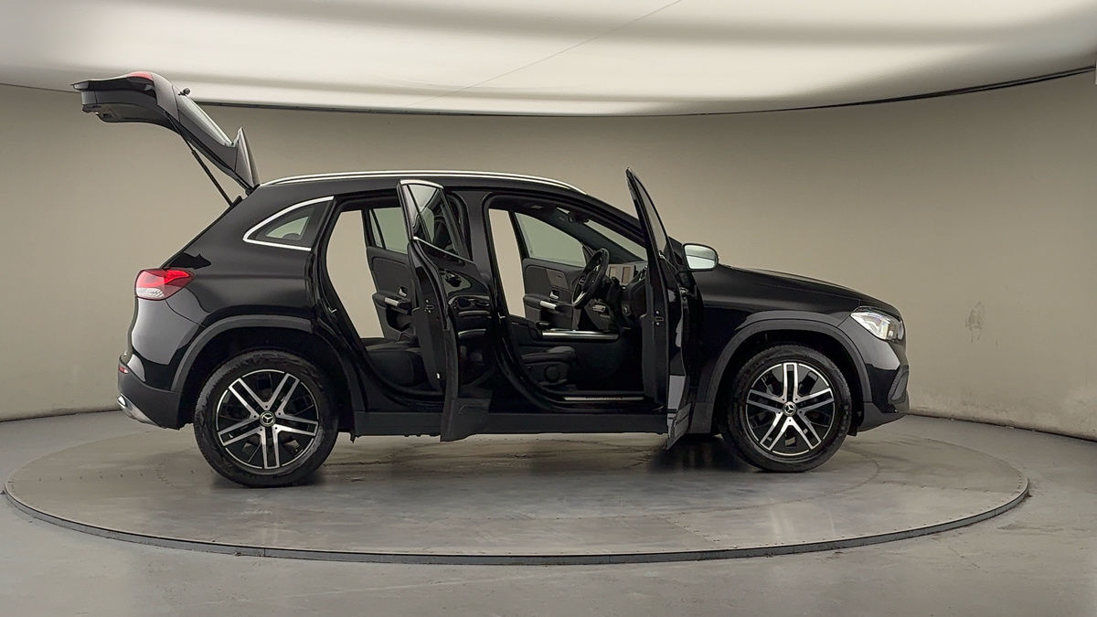 More views of Mercedes-Benz GLA