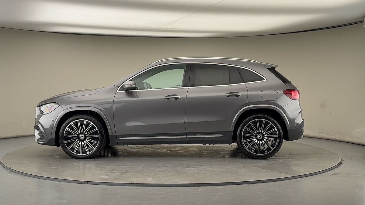 Mercedes-Benz GLA Image 15