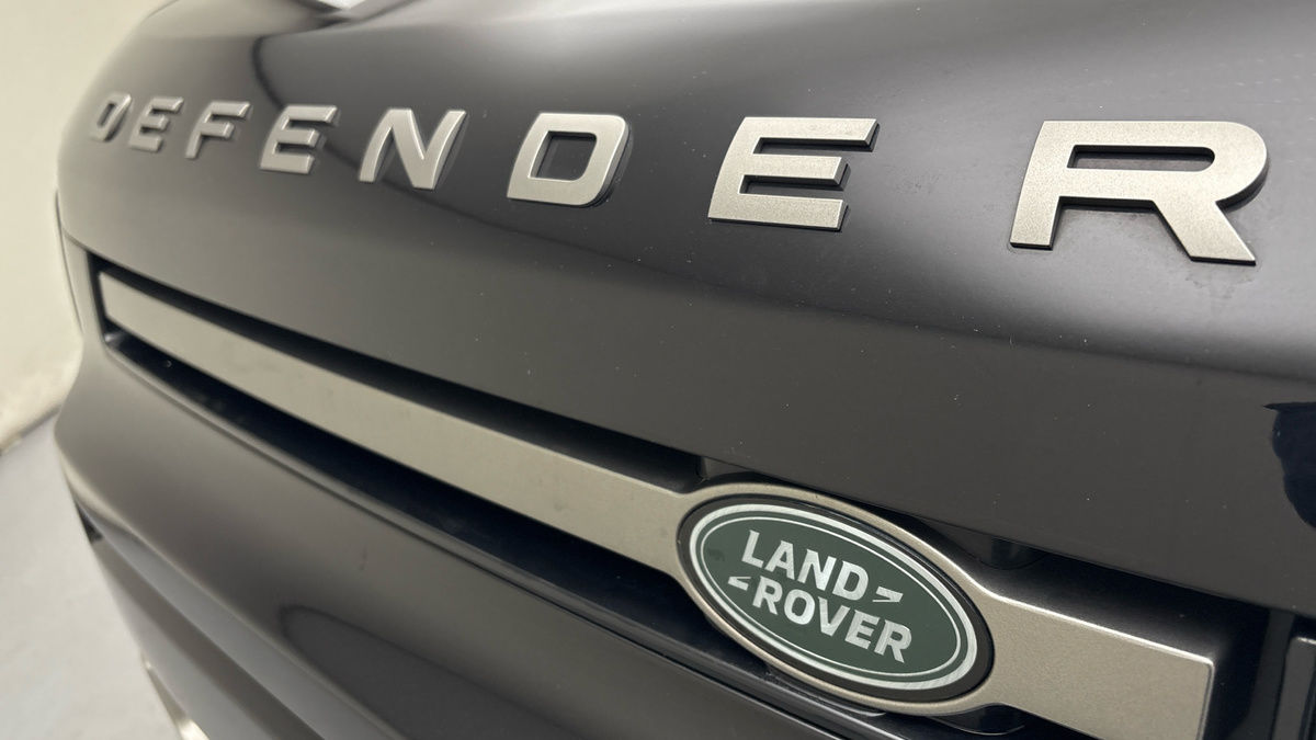 Land Rover Defender 110 Image 24