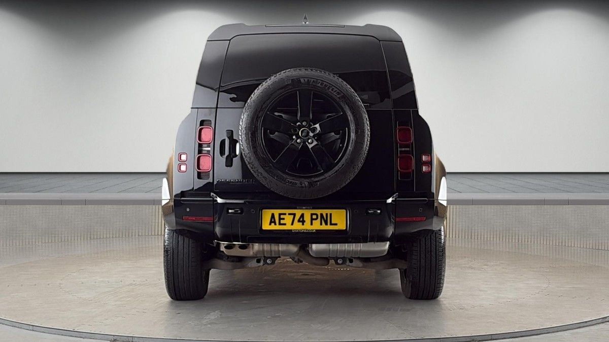 Land Rover Defender 90 Image 4