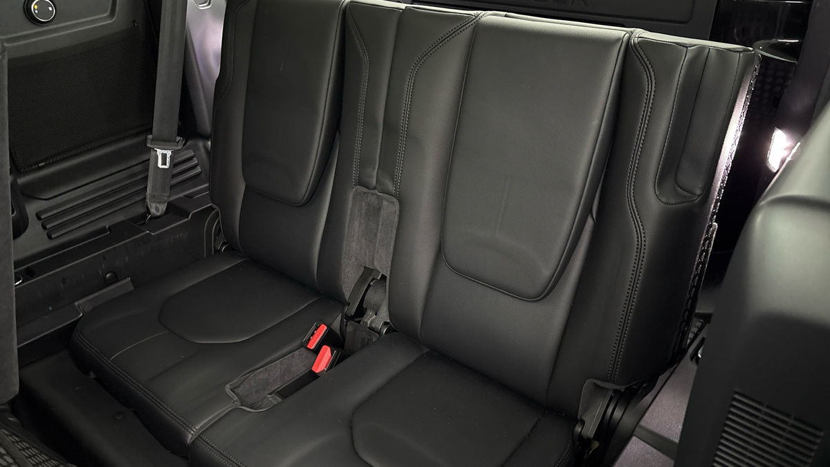 Land Rover Defender 110 Image 26