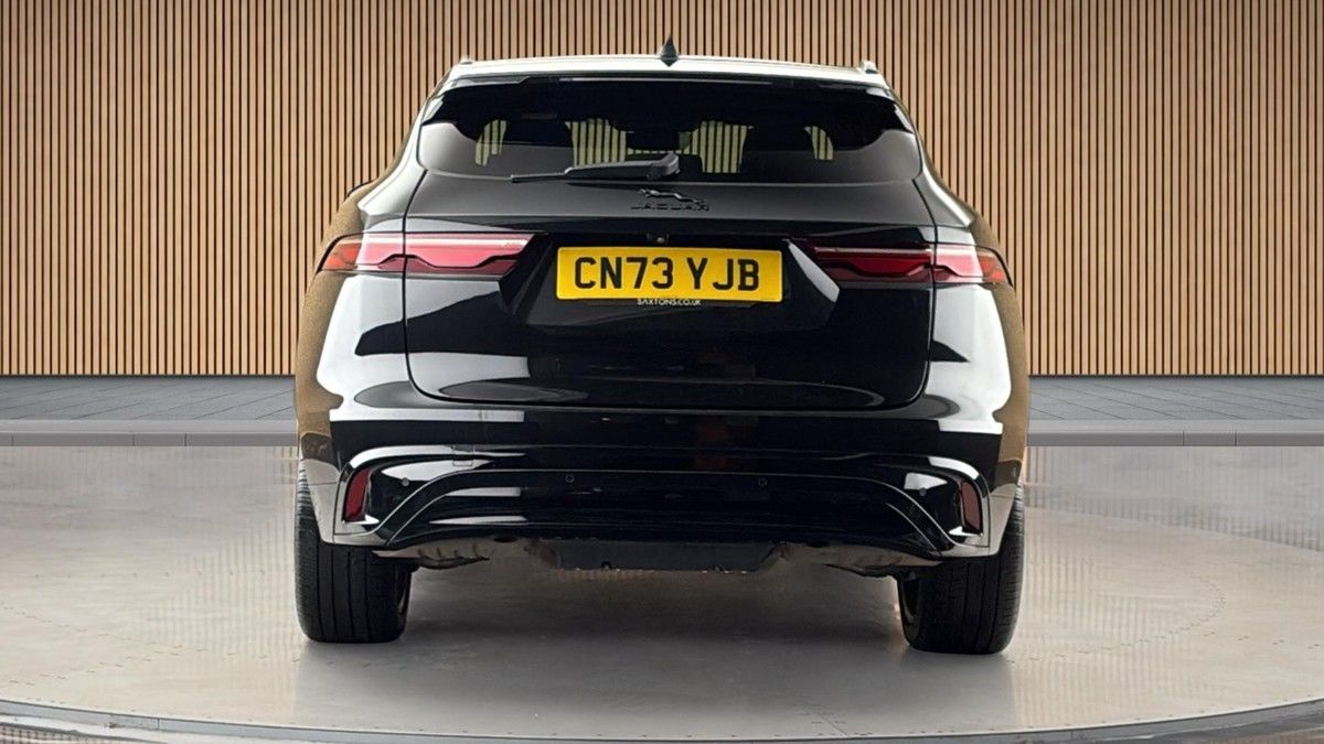 Jaguar F-PACE Image 4