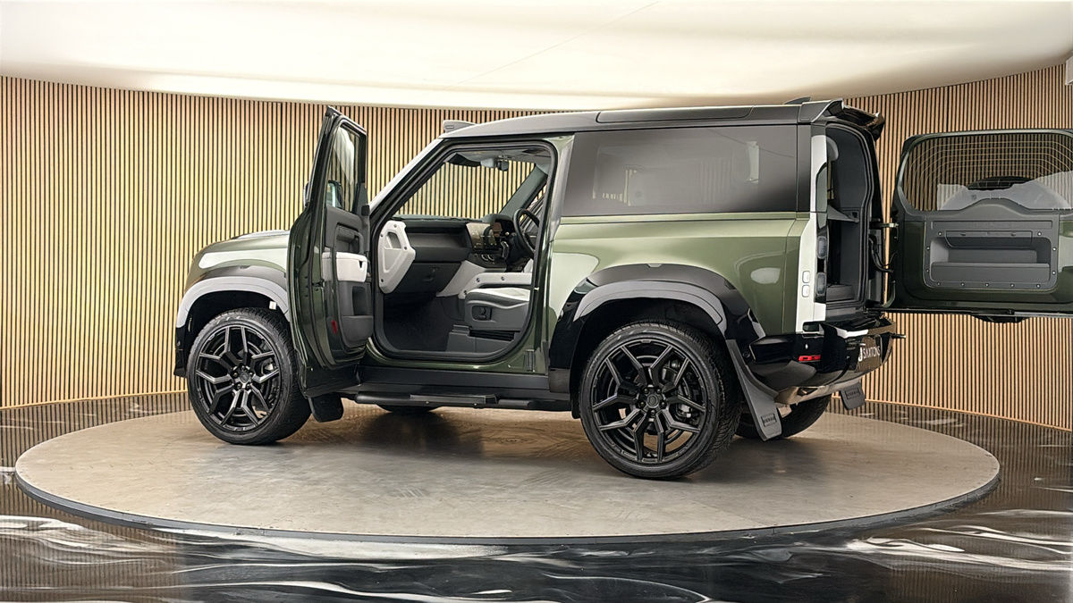 More views of Land Rover Defender 90