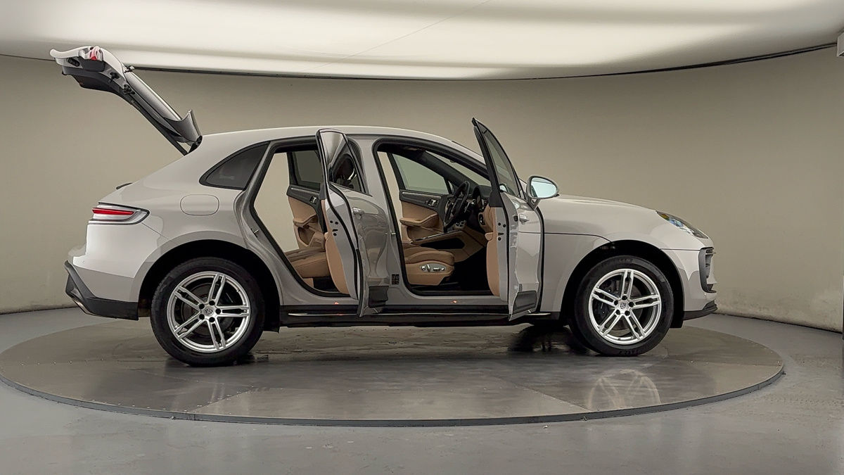 More views of Porsche Macan