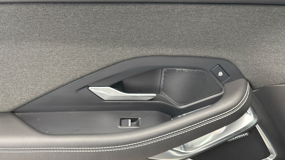 Jaguar E-PACE Image 19