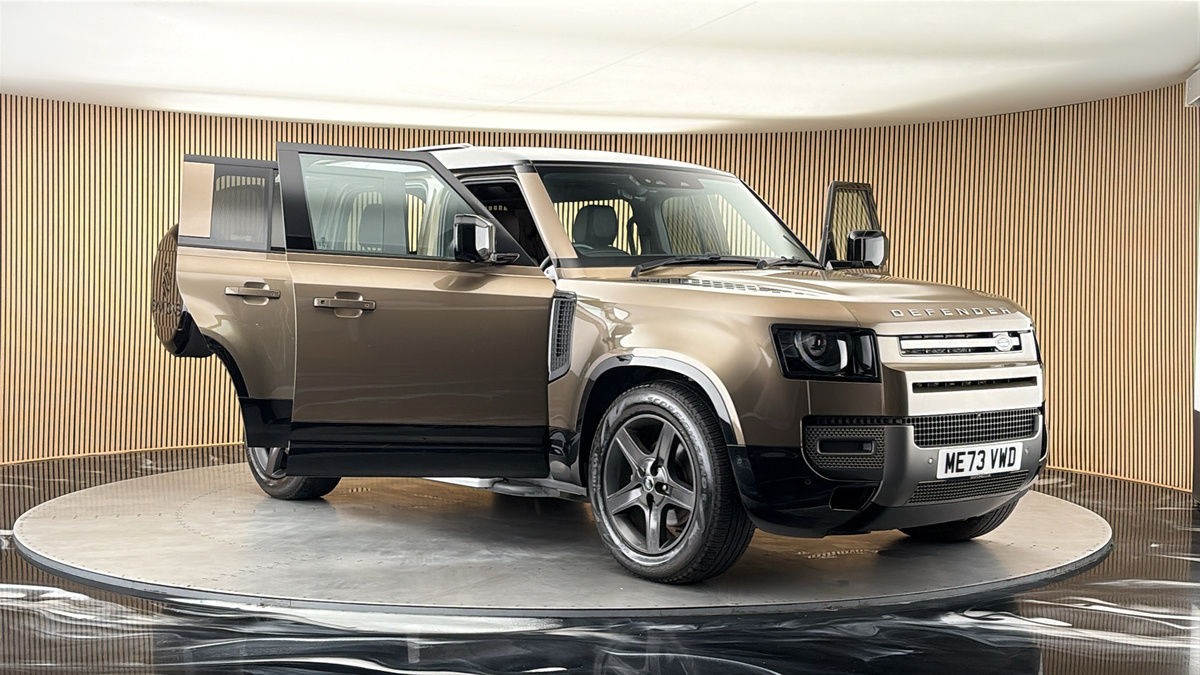 More views of Land Rover Defender 110