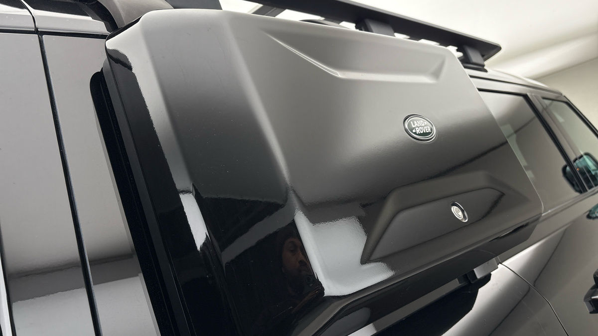 Land Rover Defender 110 Image 26