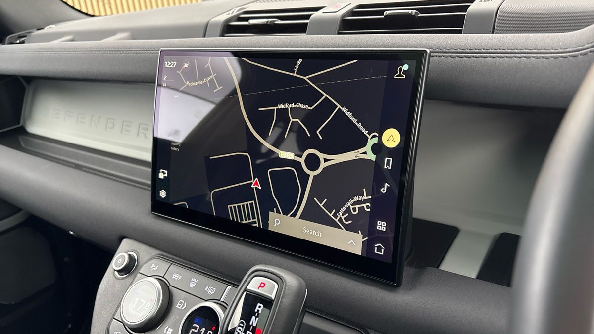 Land Rover Defender 130 Image 17