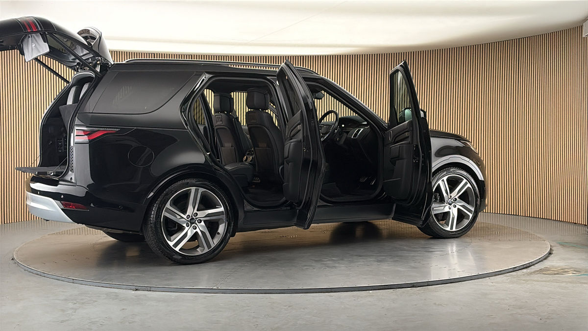 More views of Land Rover Discovery