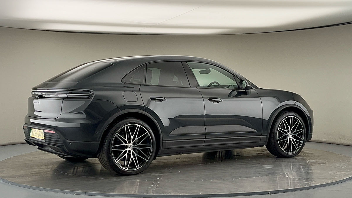 More views of Porsche Macan