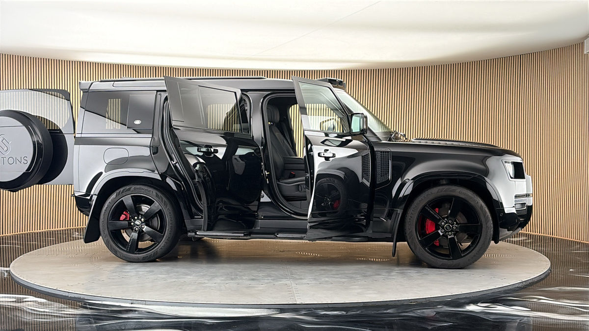 More views of Land Rover Defender 110