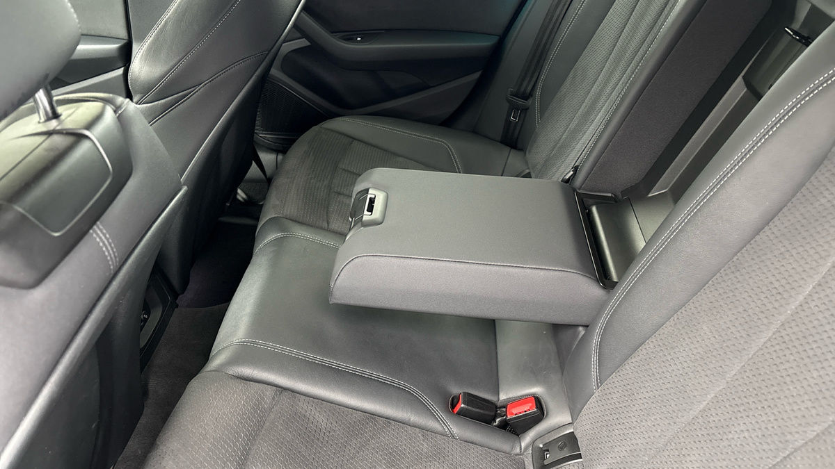 Audi A4 Avant Image 9