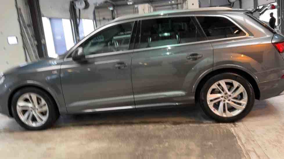 More views of Audi Q7