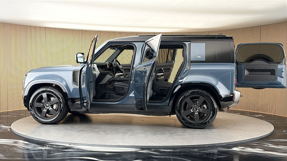 More views of Land Rover Defender 110