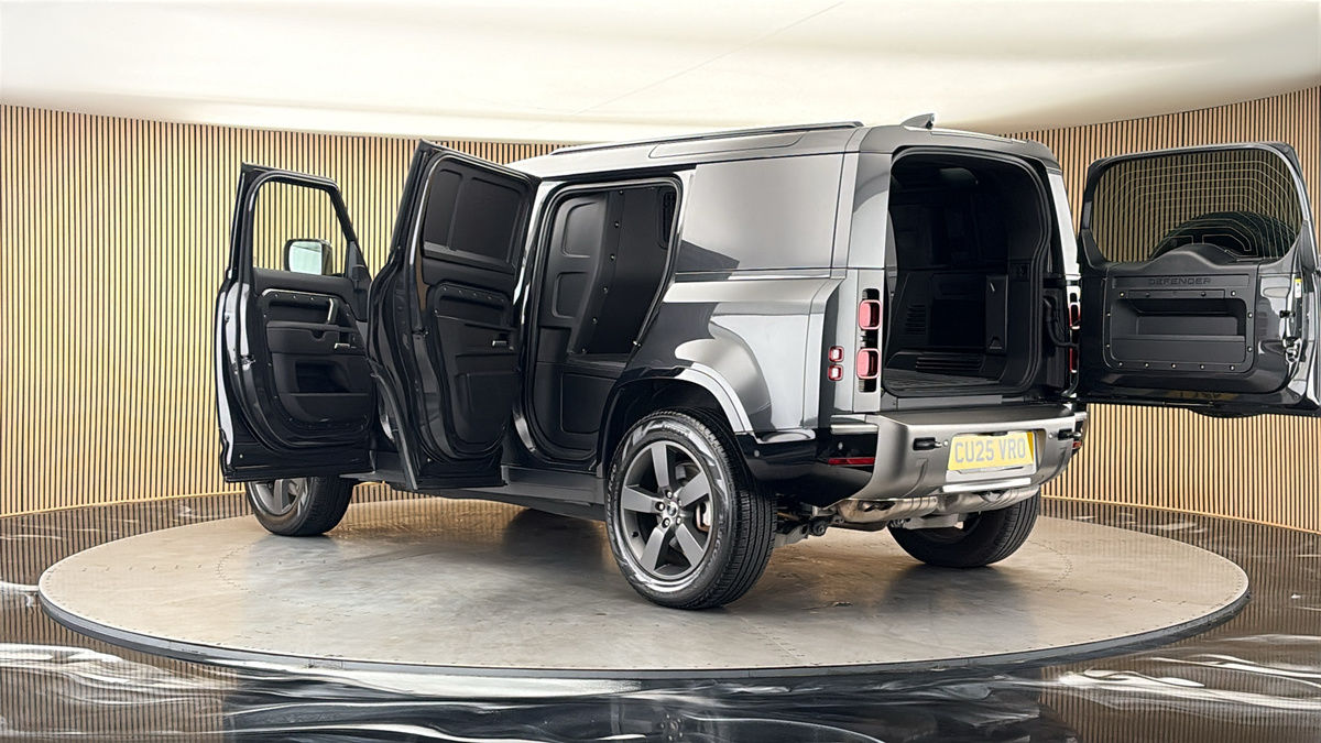 More views of Land Rover Defender 110