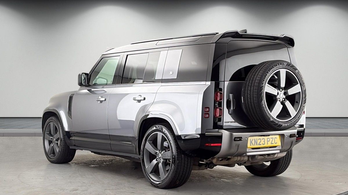 Land Rover Defender 110 Image 2