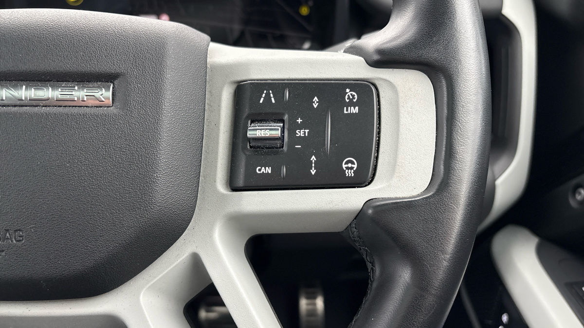 Land Rover Defender 110 Image 14