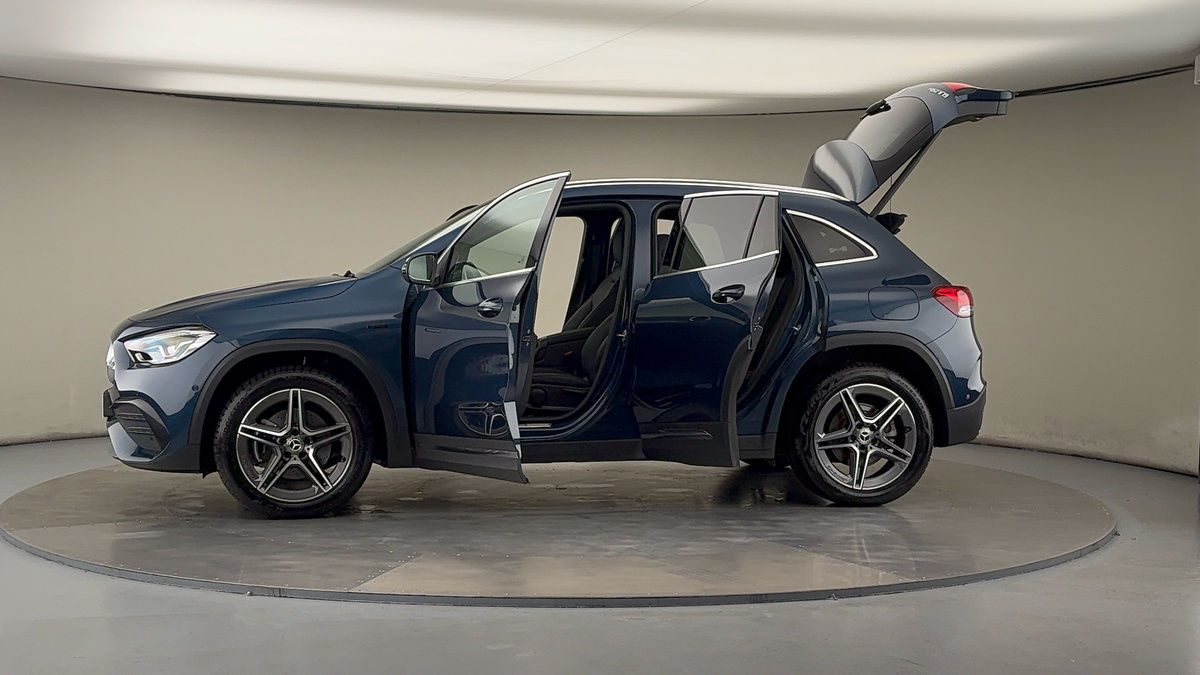 More views of Mercedes-Benz GLA