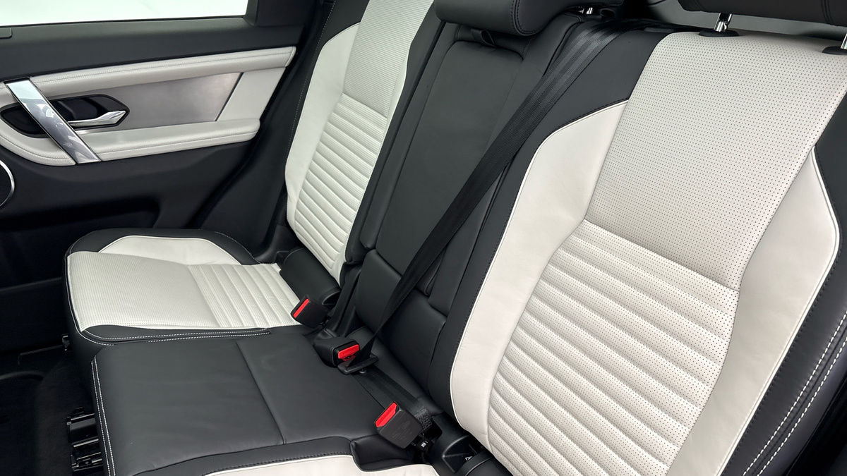 Land Rover Discovery Sport Image 8