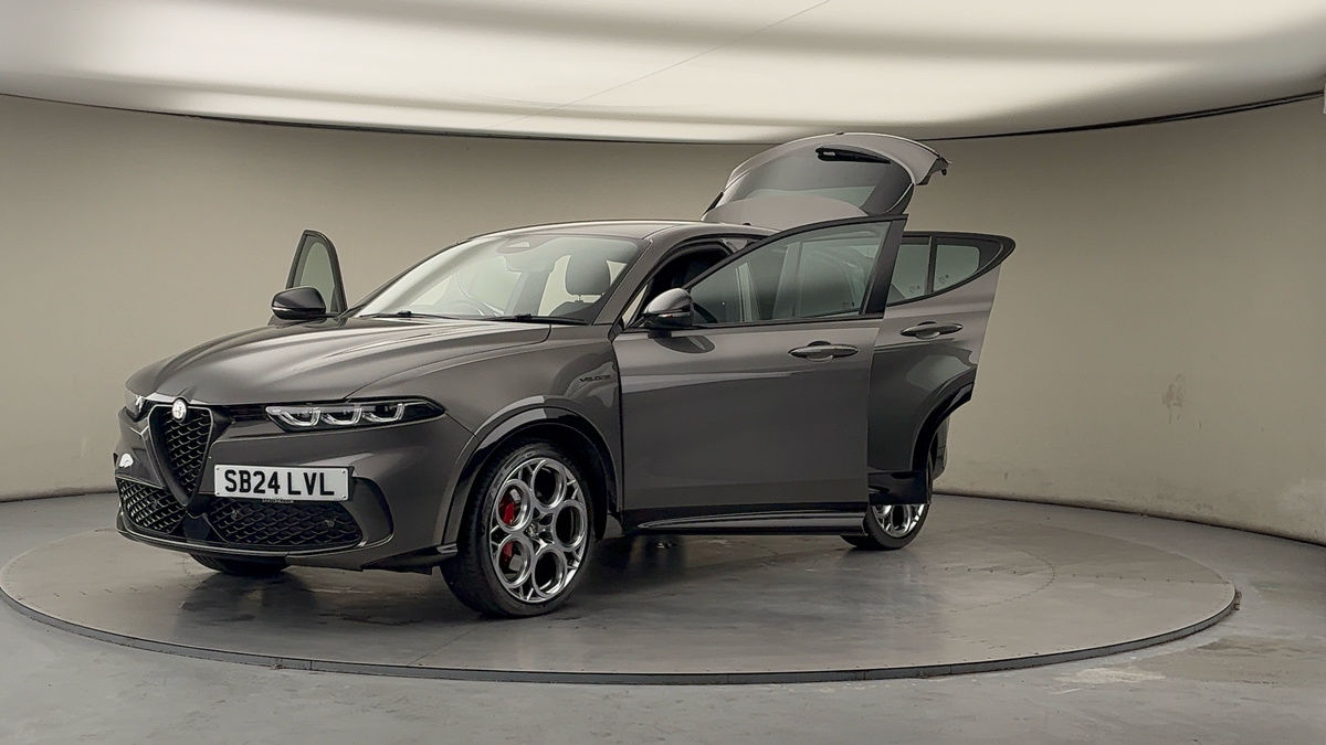 More views of Alfa Romeo Tonale