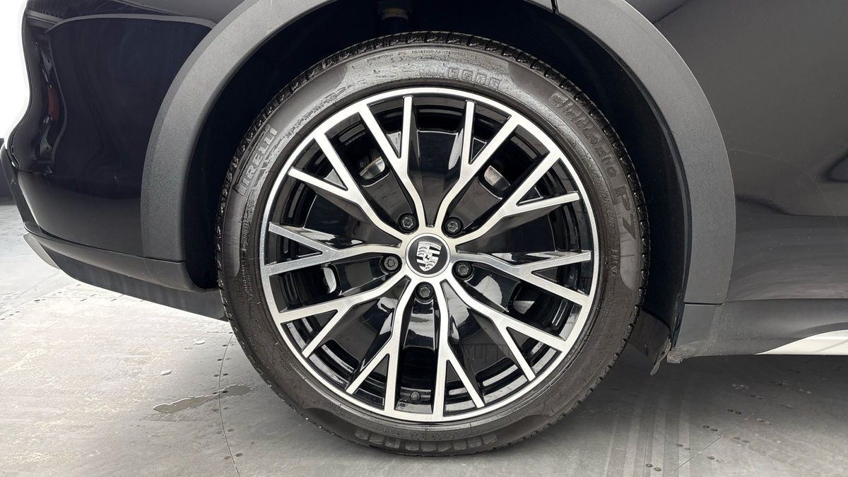 Porsche Taycan Image 10