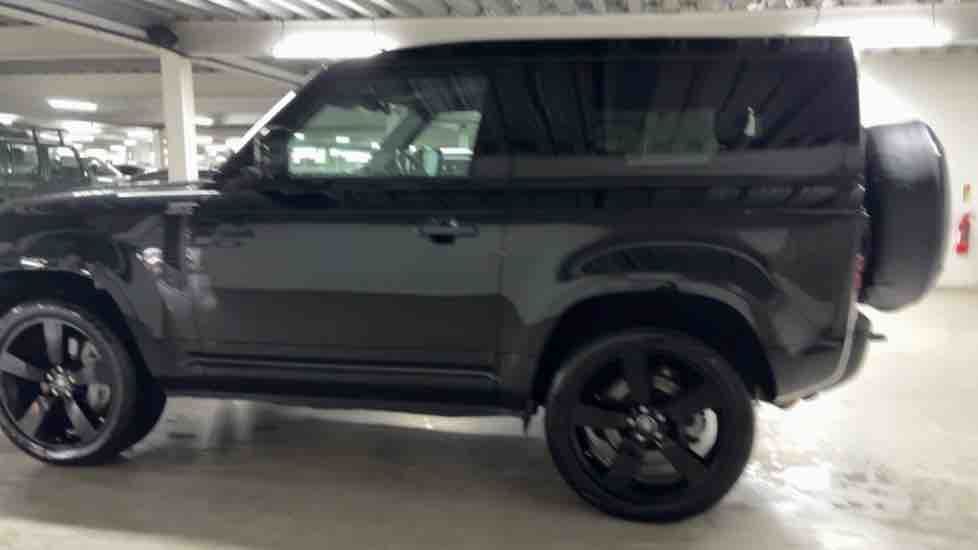 More views of Land Rover Defender 90