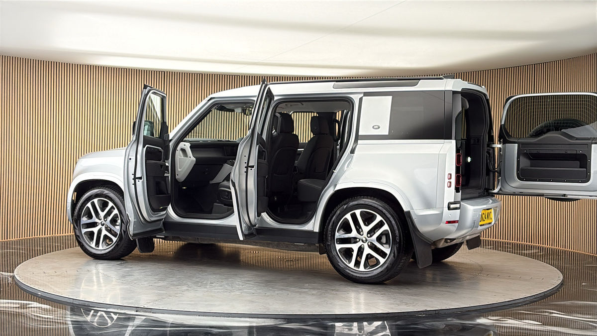 More views of Land Rover Defender 110