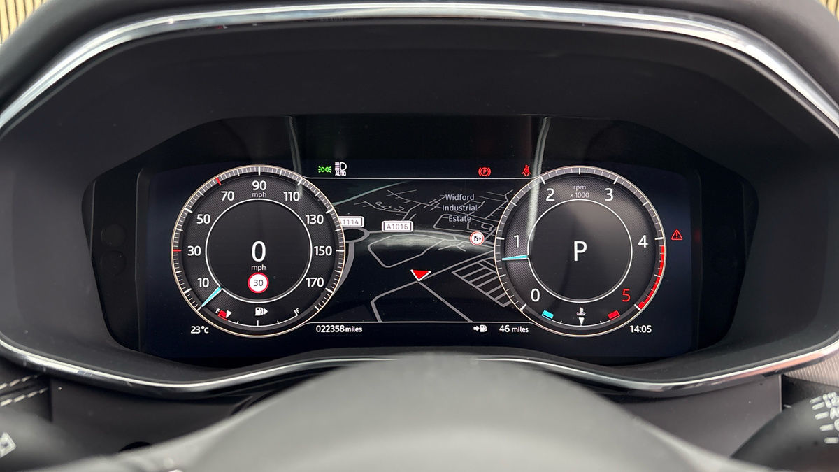 Jaguar F-PACE Image 33