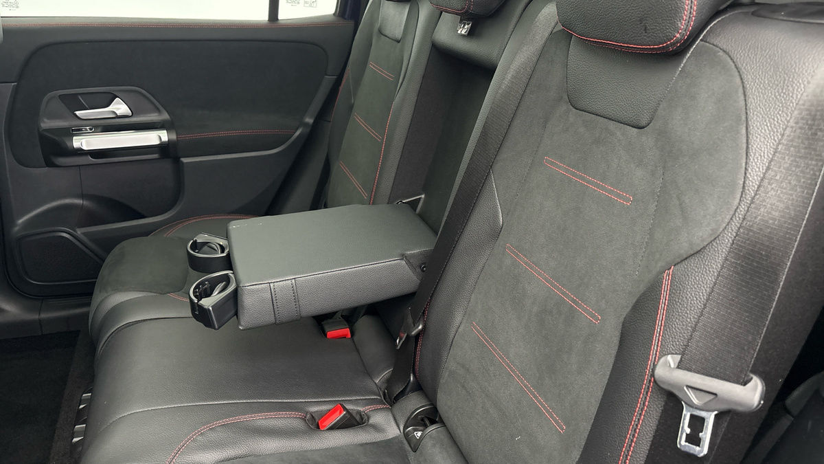 Mercedes-Benz GLB Image 9