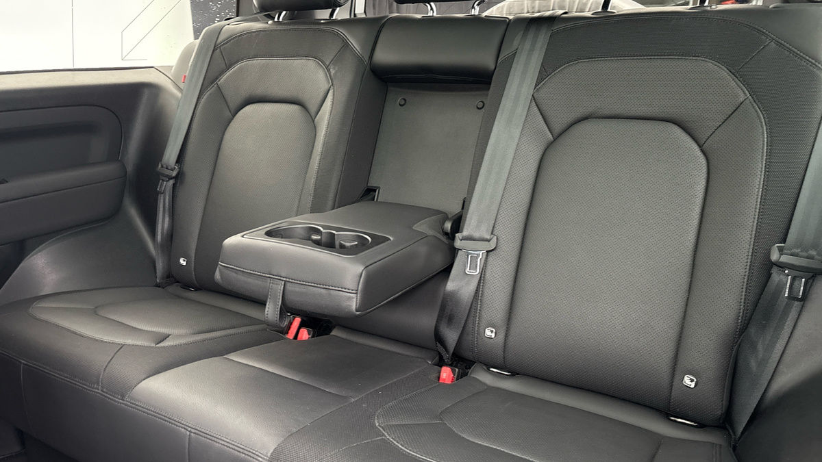 Land Rover Defender 90 Image 9
