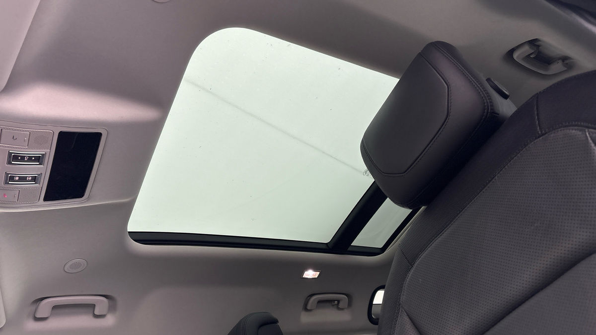 Land Rover Defender 110 Image 6