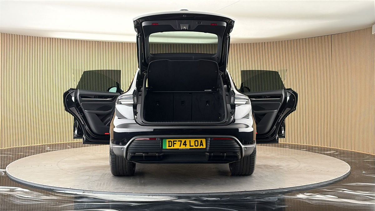 More views of Porsche Macan