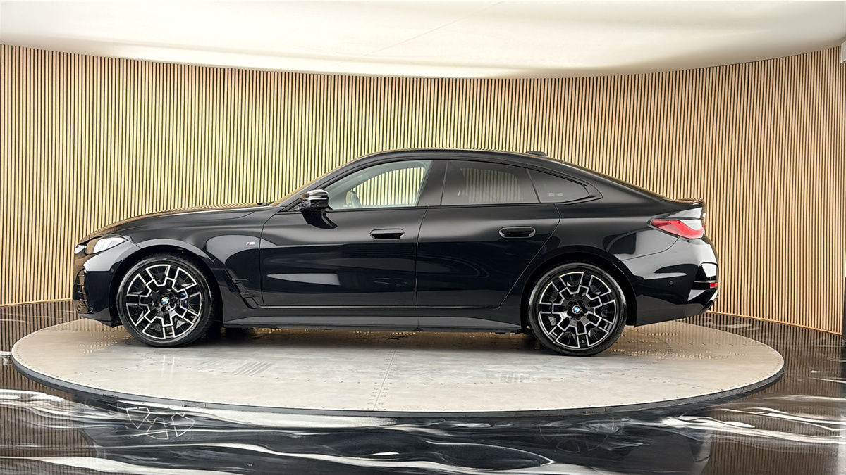 BMW i4 Image 15