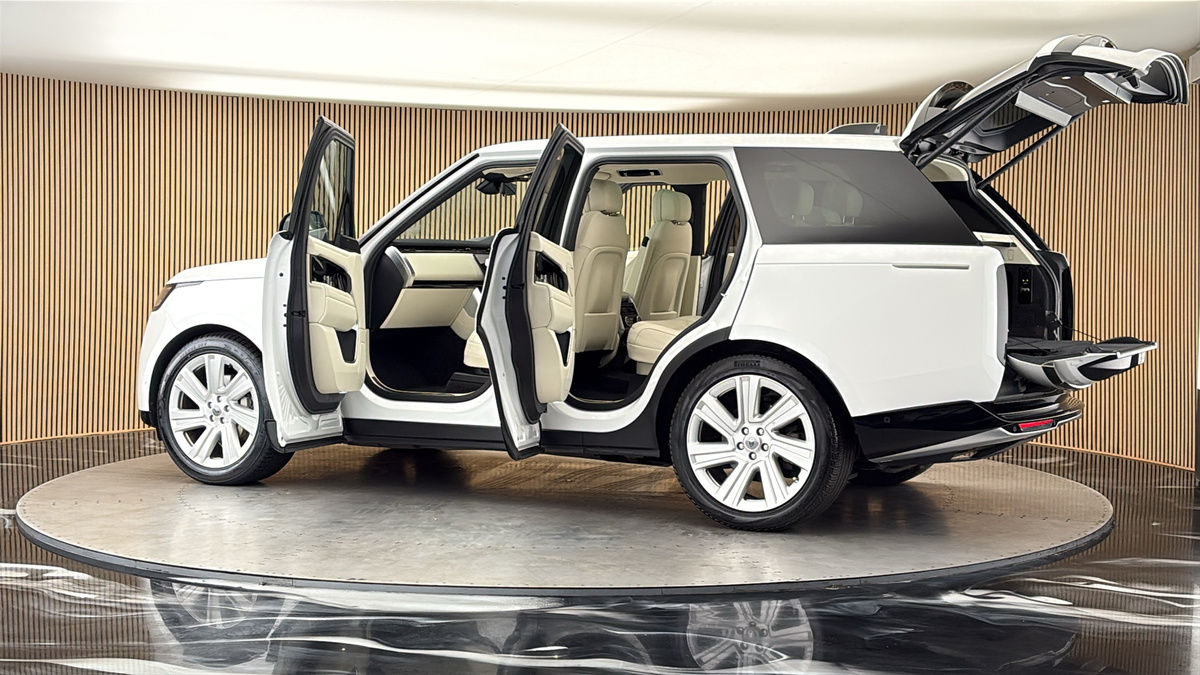 More views of Land Rover Range Rover