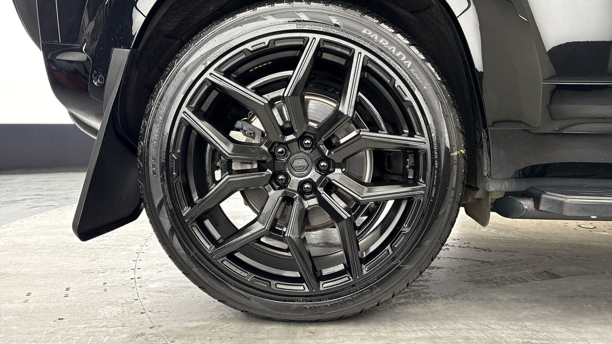 Land Rover Defender 110 Urban Image 10