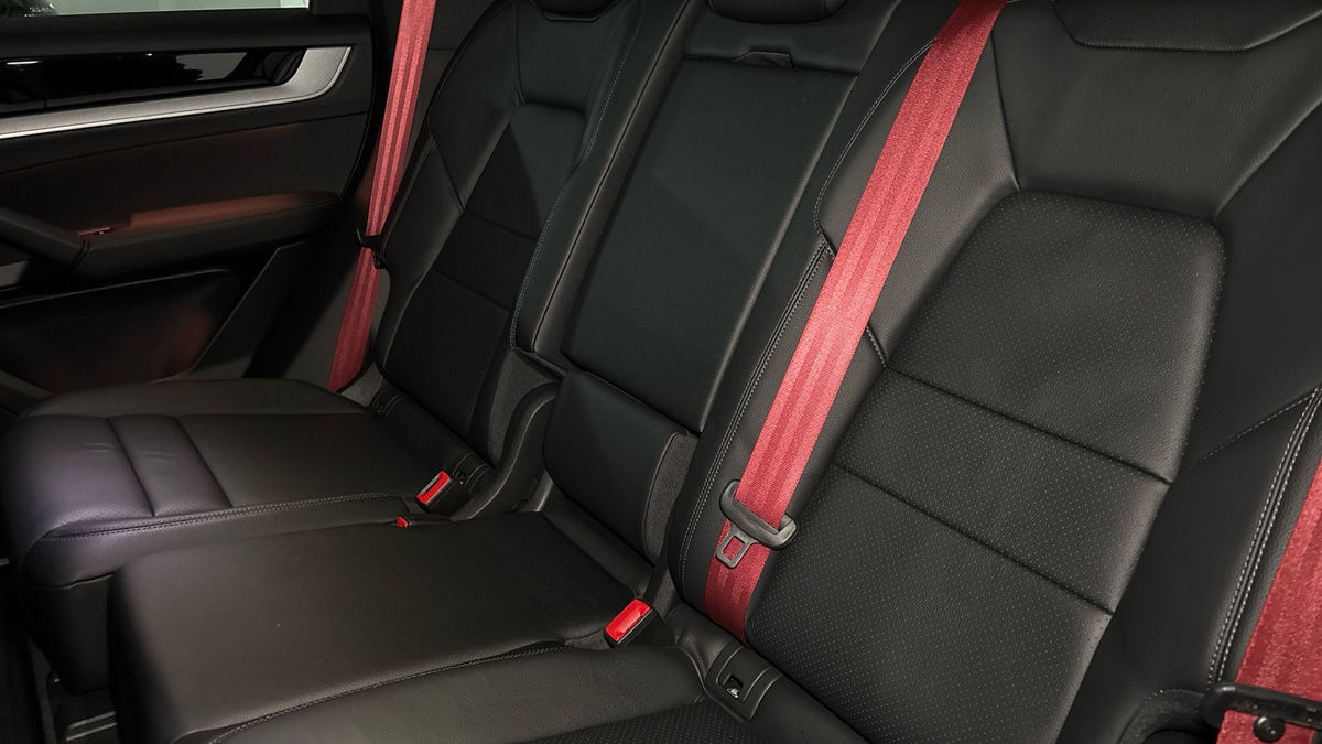 Porsche Cayenne Image 8