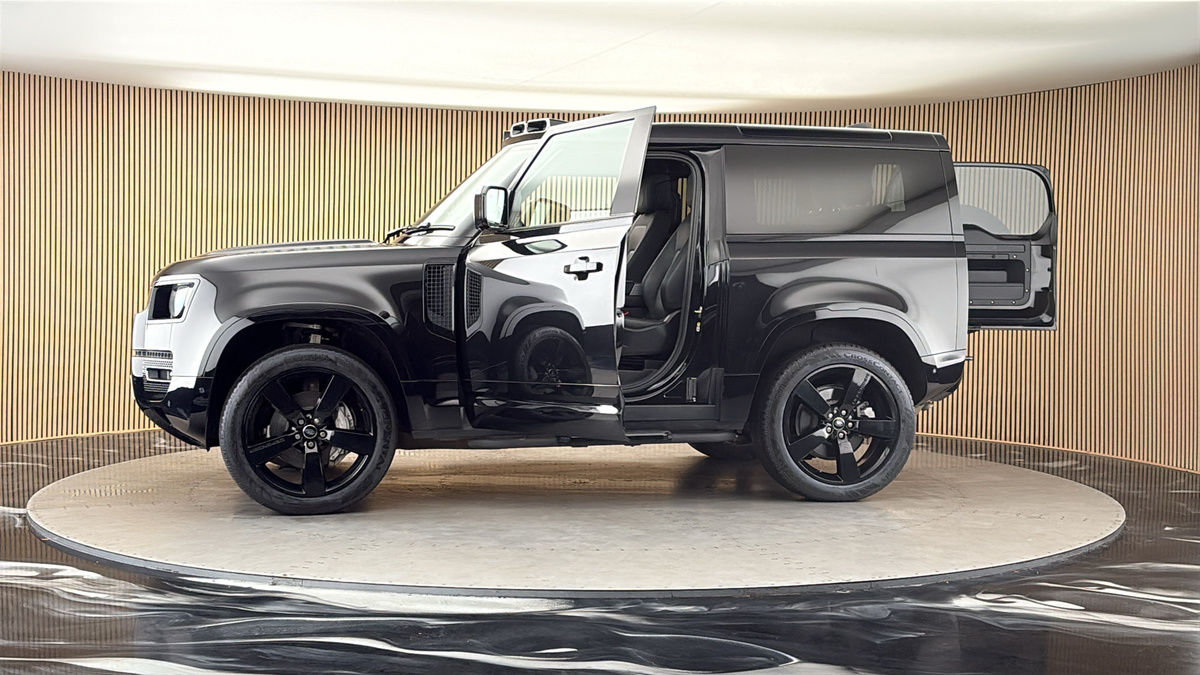 More views of Land Rover Defender 90
