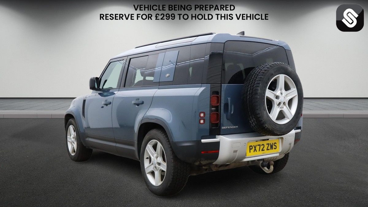 Land Rover Defender 110 Image 3