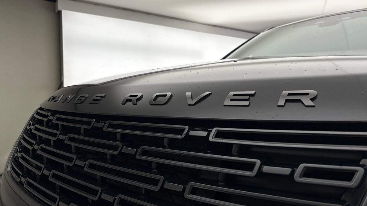 Land Rover Range Rover Velar Image 24