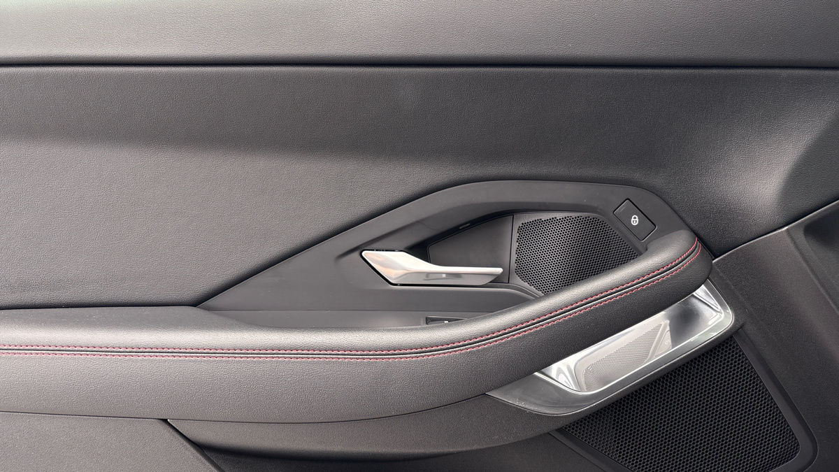 Jaguar E-PACE Image 19