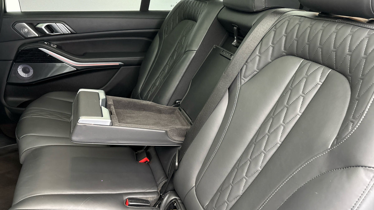 BMW X7 Image 9