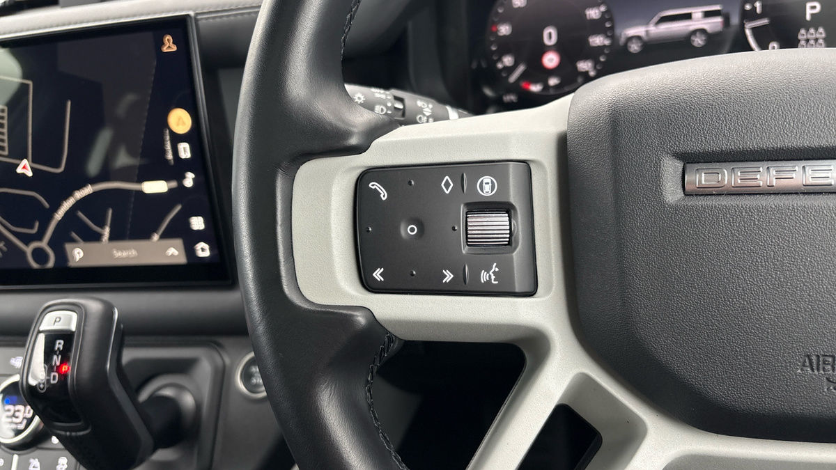 Land Rover Defender 130 Urban Image 13